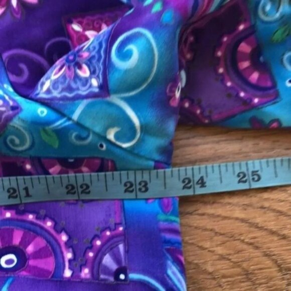 Vintage Printed Scrub Top V-Neck Short Sleeves Purple & Teal Pattern With Pocket - Picture 5 of 10